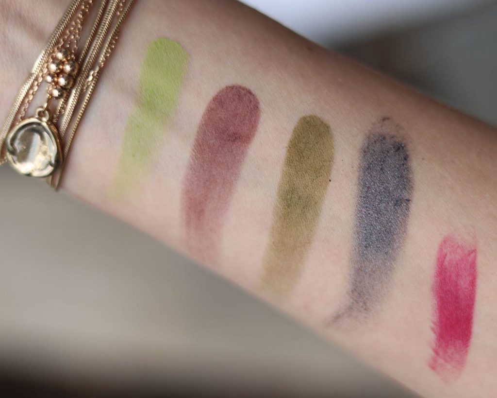 Eyeshadows in the post